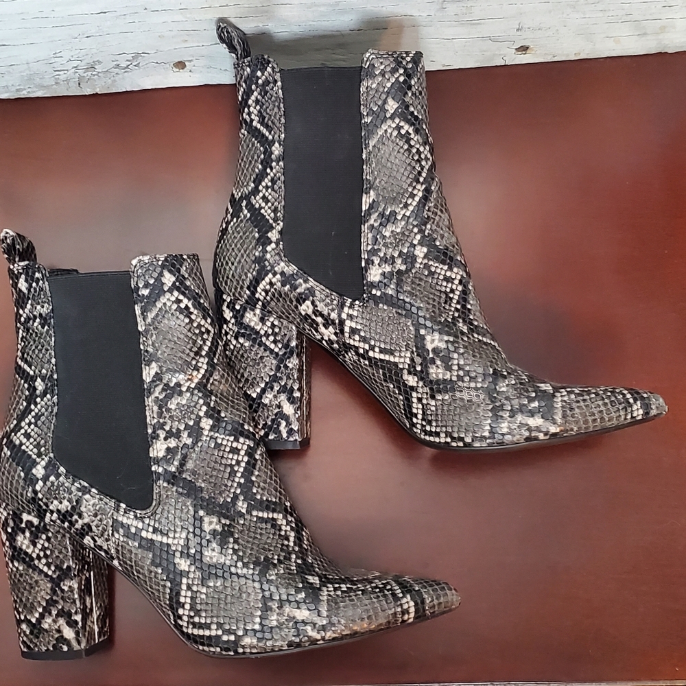 Steve Madden "Subtle" Snake Pointed Toe Chelsea A… - image 5